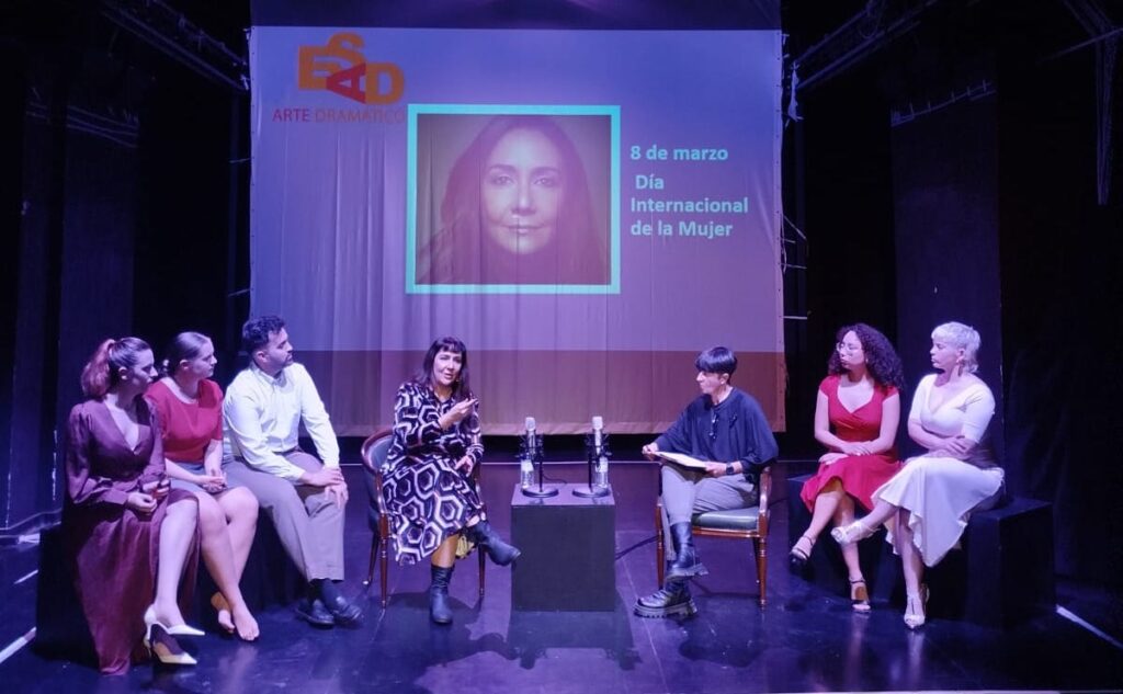 Visita de Carolina África a la ESAD Extremadura con motivo del Día de la Mujer